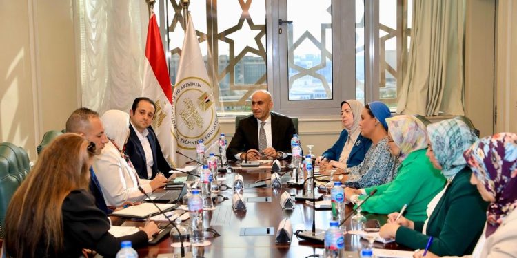 وزير التربية والتعليم يبحث مع مؤسسة “حياة كريمة”  تعزيز أوجه التعاون بين الوزارة والمؤسسة