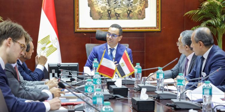 وزير الاستثمار والتجارة الخارجية يستقبل سفير فرنسا بالقاهرة لبحث سبل تعزيز العلاقات الاقتصادية المشتركة بين البلدين