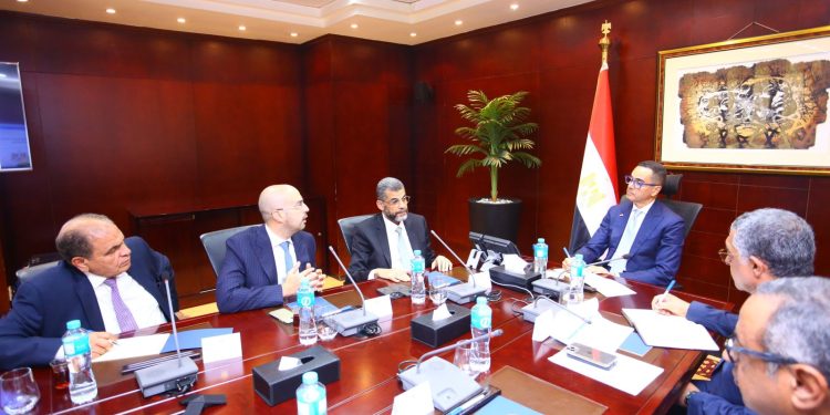 وزير الاستثمار يلتقي وفد مجموعة ماجد الفطيم الإماراتية لاستعرض مشروعاتها بالسوق المصري