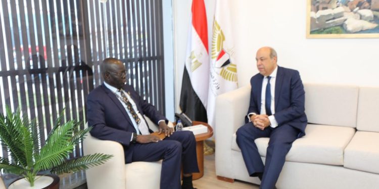 لقاء وزير الطيران المدني مع وزير النقل بجنوب السودان ضمن فاعليات معرض مصر الدولي للطيران والفضاء ٢٠٢٤