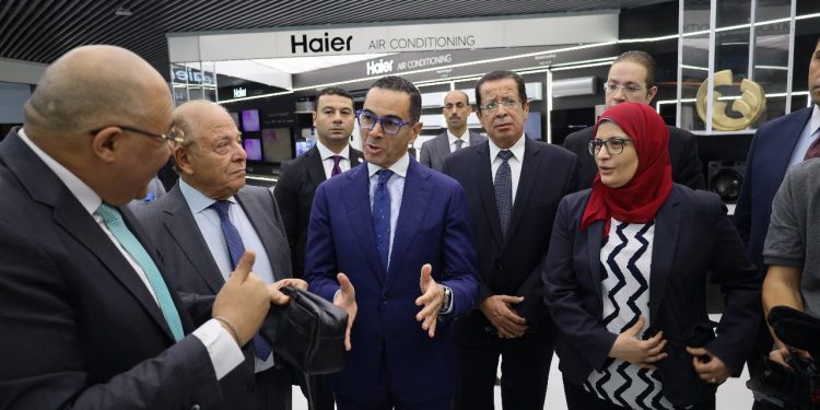 وزير الاستثمار والتجارة الخارجية يضع حجر الأساس للمرحلة الثانية لمجمع هاير الصناعي بالعاشر من رمضان