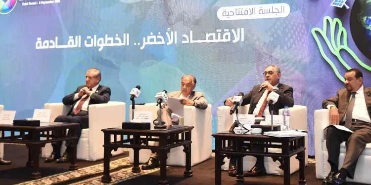 وزير الخارجية يعقد اجتماعاً مع عدد من المستثمرين الإماراتيين