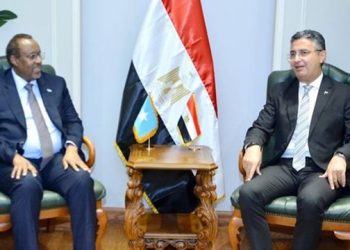 وزير التموين يلتقي سفير جمهورية الصومال الفيدرالية