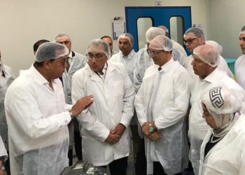 رئيس الوزراء يتفقد مصنع أدوية بمدينة 6 أكتوبر