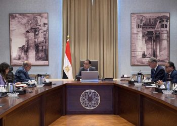 مدبولي يشهد توقيع اتفاقيات لإنتاج الكهرباء من الطاقات المتجددة (شمسي و رياح) وتخزينها