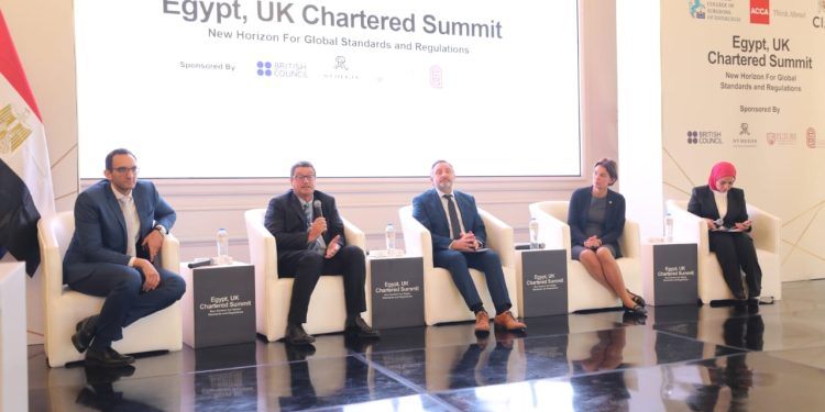 وزير التعليم العالى يشهد توقيع عقود لفتح مكاتب لعدد من هيئات التصنيف والتسجيل البريطانية