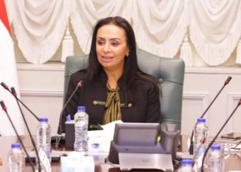 وزيرة التضامن تستعرض الخدمات العلاجية للخط الساخن لصندوق علاج الادمان