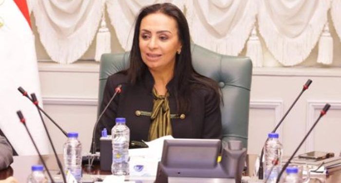 وزيرة التضامن تستعرض الخدمات العلاجية للخط الساخن لصندوق علاج الادمان