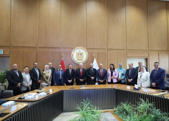 وزير التعليم العالي يرأس الاجتماع الأول للجنة العليا لمستشفيات ومراكز ووحدات الأورام الجامعية