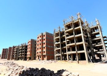 وزير الإسكان يتفقد وحدات المبادرة الرئاسية “سكن لكل المصريين”