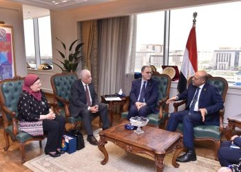 وزير العمل يلتقي وفدًا من “الجامعة الأمريكية” بالقاهرة وصياغة بروتوكول تعاون في الملفات المشتركة