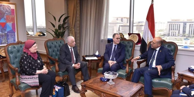 وزير العمل يلتقي وفدًا من “الجامعة الأمريكية” بالقاهرة وصياغة بروتوكول تعاون في الملفات المشتركة