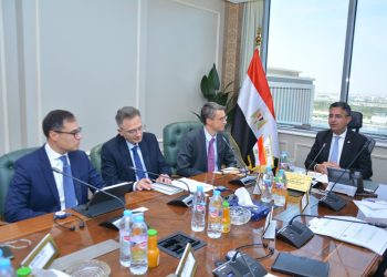 وزير التموين يجتمع مع وفد من البنك الدولى لمتابعة زيادة السعات التخزينية لصوامع الحبوب