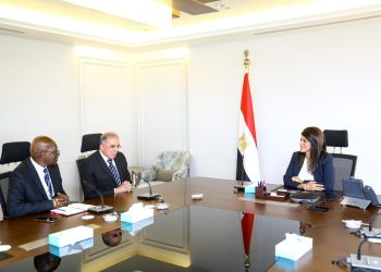 المشاط تلتقي المبعوث الخاص لرئيس بنك التنمية الأفريقي للشرق الأوسط وشمال أفريقيا ومنطقة الخليج