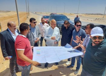 مسئولو ” الإسكان ” يتفقدون مشروعات الطرق والمرافق الجاري تنفيذها بمدينة سفنكس الجديدة