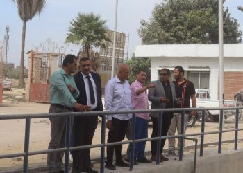 مسئولو ” الإسكان ” يتفقدون محطات تنقية مياه الشرب بمدينة العاشر من رمضان