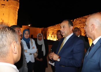 وزير قطاع الأعمال يتابع تجارب التشغيل لعرض “الصوت والضوء” بقلعة قايتباي بالإسكندرية