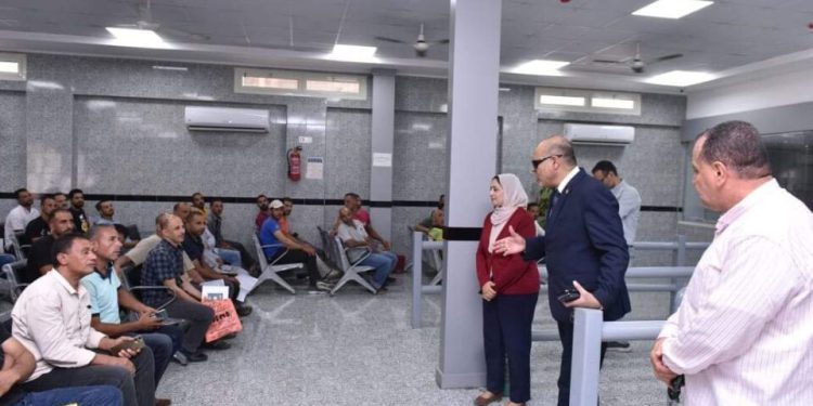 وزير العمل يتفقد إختبارات شباب تقدموا على فرص عمل توفرها شركات في “البوسنة والهرسك”