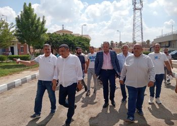 مساعد نائب رئيس هيئة المجتمعات العمرانية يتفقد محطات مياه الشرب والصرف الصحي بمدينة الصالحية الجديدة