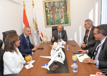 وزير الطيران يلتقي نائب رئيس الاتحاد الدولي للنقل الجوي”الإياتا” خلال فعاليات معرض مصر الدولي للطيران والفضاء ٢٠٢٤