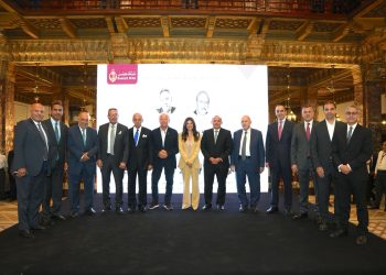 تقديرا لمجهوداتهم.. بنك مصر يكرم رؤسائه لآخر عقدين