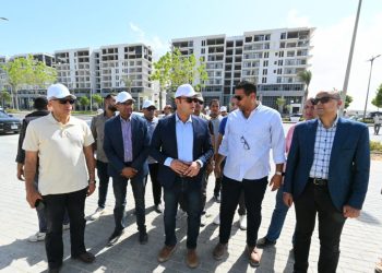 وزير الإسكان يتفقد الاستعدادات لتنفيذ البحيرة بـ”مارينا الجديدة”