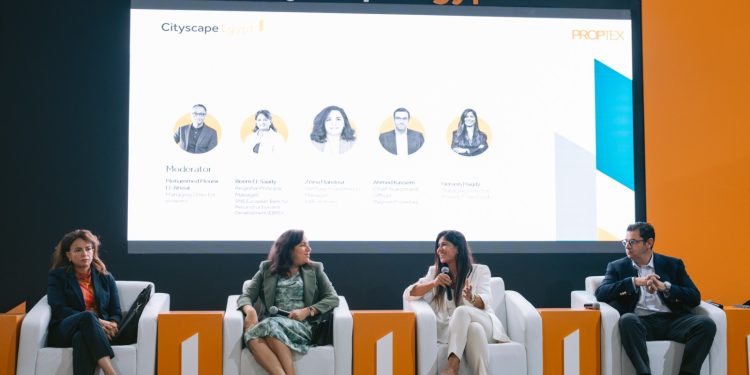 جلسة “مناقشة مستقبل العقارات.. الابتكار والتكنولوجيا والاستثمار المغامر الاستراتيجي”