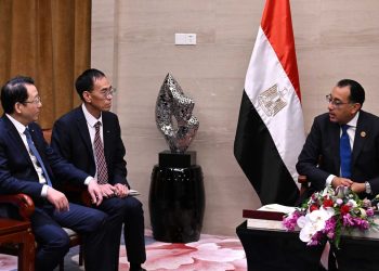 مدبولي يلتقي رئيس شركة “جريت وول موتورز” الصينية لصناعة السيارات