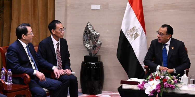 مدبولي يلتقي رئيس شركة “جريت وول موتورز” الصينية لصناعة السيارات