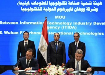 رئيس الوزراء يلتقي رئيس شركة ” زد تي إي” الصينية الرائدة في مجال الاتصالات وتقنية المعلومات