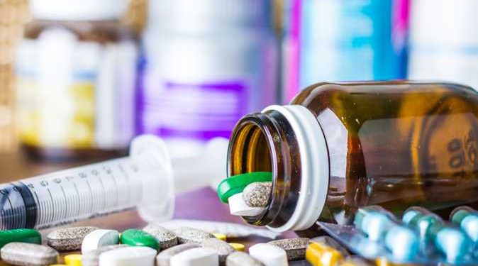 وزير الصحة يتابع مؤشرات توافر الأدوية بالسوق المحلي