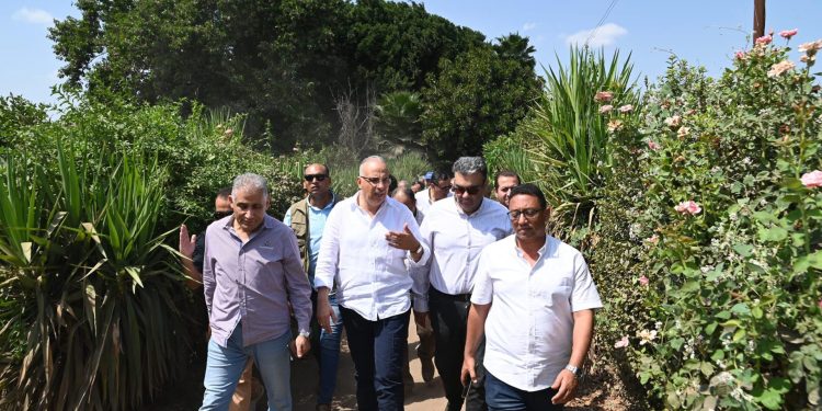 سويلم يتفقد حالة الرى بمحافظة القليوبية ويلتقى بالمزارعين لتقييم الموسم الصيفى على أرض الواقع