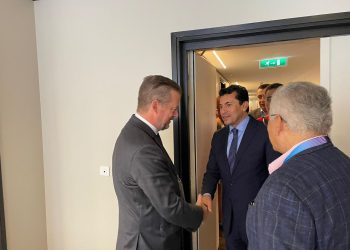 وزير الشباب والرياضة يلتقي رئيس اللجنة البارالمبية الدولية