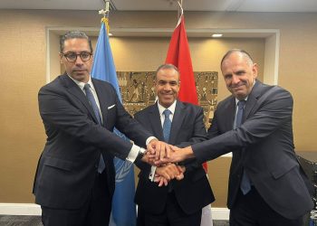 وزير الخارجية والهجرة يعقد اجتماعاً ثلاثياً مع وزيرى خارجية اليونان وقبرص