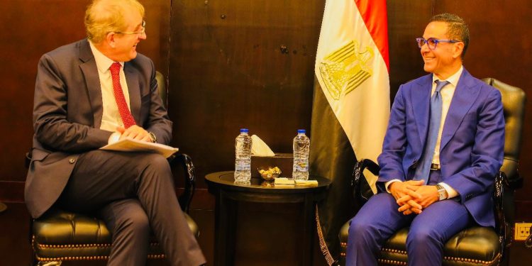 وزير الاستثمار يلتقى المفوض التجاري البريطاني لأفريقيا لبحث سبل تعزيز العلاقات التجارية والاستثمارية