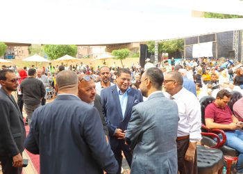 داكر عبد اللاه يكرم 1500 من أبناء و طلاب منشأة ناصر المتفوقين دراسيا