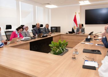 وزير الري يتابع موقف مشروع تحسين نوعية المياه بمصرف كيتشنر