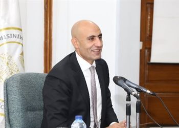 وزير التعليم يصدر قرارًا بشأن منح (٣٠٧٠٦٠) من أعضاء هيئة التعليم شهادة الصلاحية اللازمة للترقية