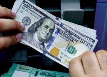 الدولار يتماسك في السوق مع عطلة نهاية الأسبوع: استقرار ملحوظ في أسعار الصرف