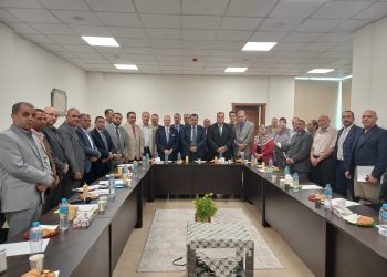 وزير الإسكان يلتقى أعضاء جمعية مستثمري العاشر من رمضان للاستماع لطلباتهم ومقترحاتهم لدفع معدلات التنمية بالمدينة