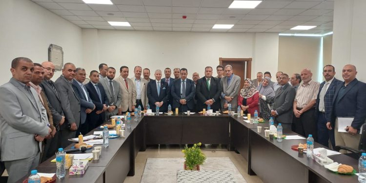 وزير الإسكان يلتقى أعضاء جمعية مستثمري العاشر من رمضان للاستماع لطلباتهم ومقترحاتهم لدفع معدلات التنمية بالمدينة