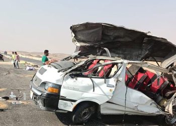 مصرع وإصابة 11 شخصا في انقلاب ميكروباص أعلى الطريق السياحي بأكتوبر