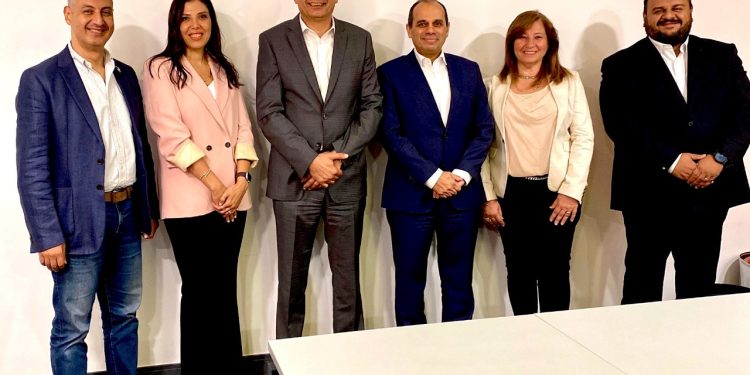 WAVZ وTeradata تعلنان عن اتفاقية استراتيجية لتمكين الشركات المصرية من تحليل البيانات والذكاء الاصطناعي