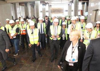 رئيس ألمانيا الاتحادية يزور محطة العاصمة للقطار الكهربائى السريع