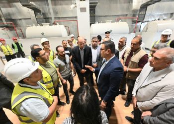 وزير الإسكان يتفقد موقف تنفيذ أعمال التشطيبات بأبراج منطقة الأعمال المركزية بالعاصمة الإدارية الجديدة