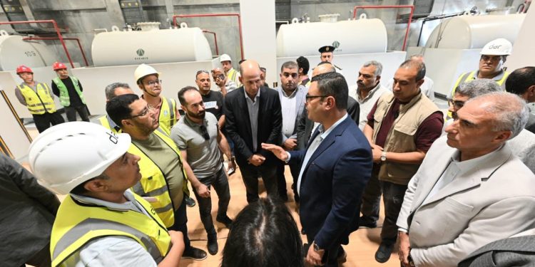 وزير الإسكان يتفقد موقف تنفيذ أعمال التشطيبات بأبراج منطقة الأعمال المركزية بالعاصمة الإدارية الجديدة