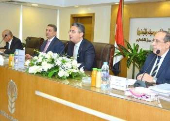 وزير التموين  يعقد اجتماعاً مع شركة مكسب لتجارة التجزئة في إطار التعاون مع القطاع الخاص