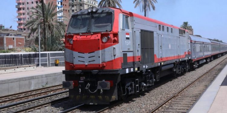 السكة الحديد تشغل قطارات مختلطة بعربات نوم وعربات درجة ثانية مكيفة