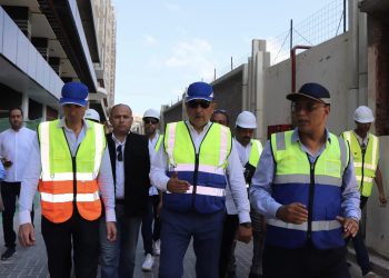 وزير قطاع الأعمال يتفقد ميدانيا مشروع “جراند فيو سموحة” بالإسكندرية