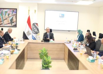 وزير قطاع الأعمال يعقد اجتماعا بالرؤساء التنفيذيين لشركات “القابضة للسياحة والفنادق”